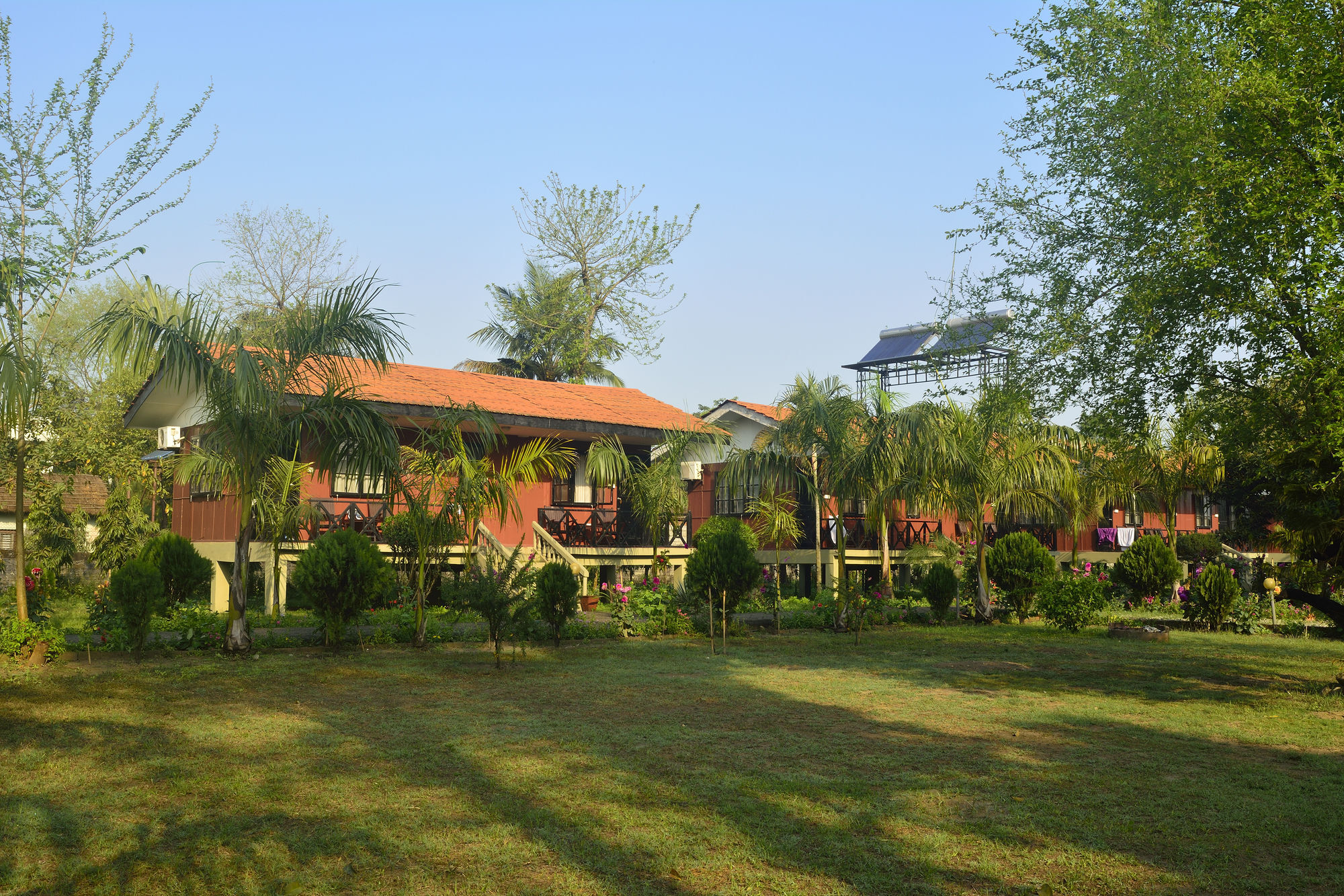 Jungle World Resort Sauraha Esterno foto